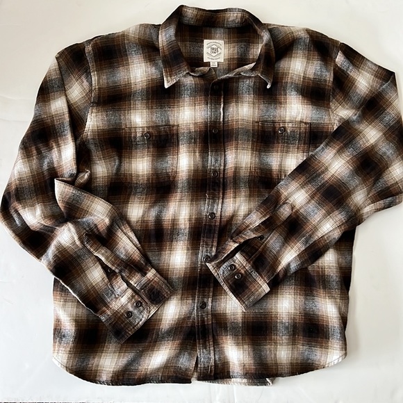 True Craft Orange and Gray Long sleeve flannel shirt with pockets on the chest. - Picture 5 of 8